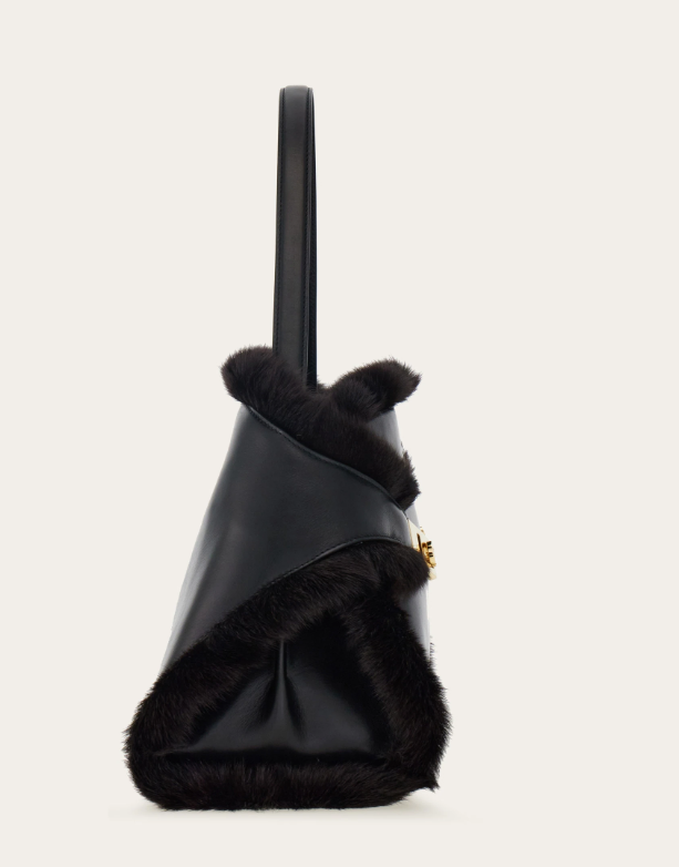 HUG SOFT SHOULDER BAG BY FERRA – MINIMALIST LUXURY & EVERYDAY ELEGANCE