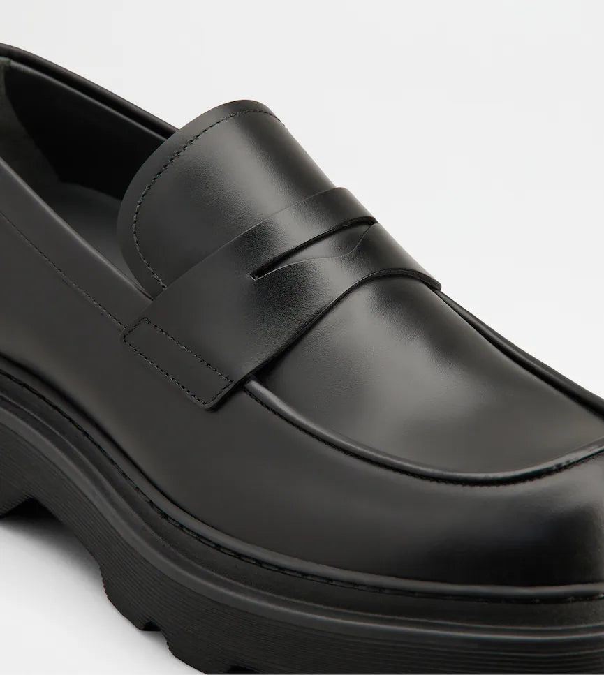 🖤 LEATHER MOCCASINS